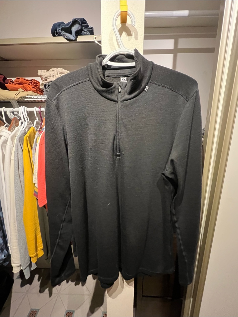 Helly Hansen Menβs Black Quarter-Zip Sweater base layer